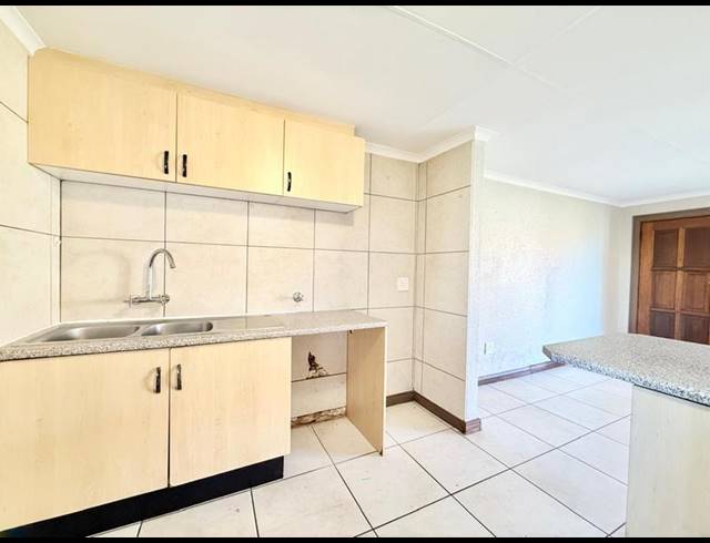 2 BEDROOM HOUSE FOR SALE IN BRYANSTON
